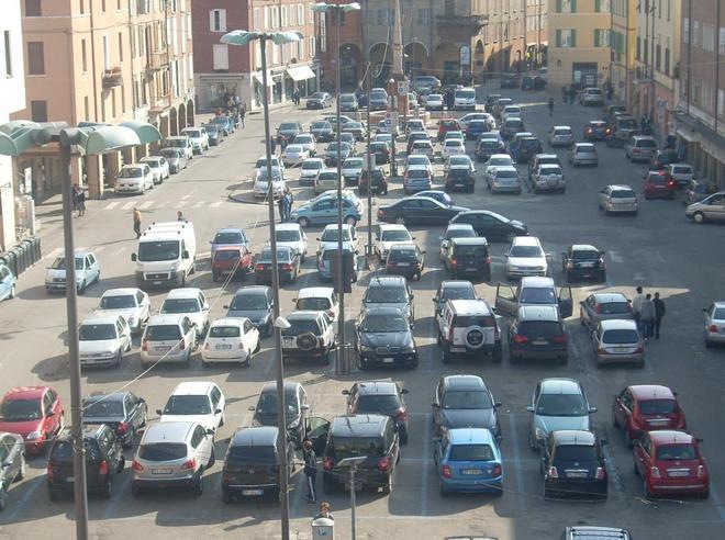 È bagarre anche sul commercio 