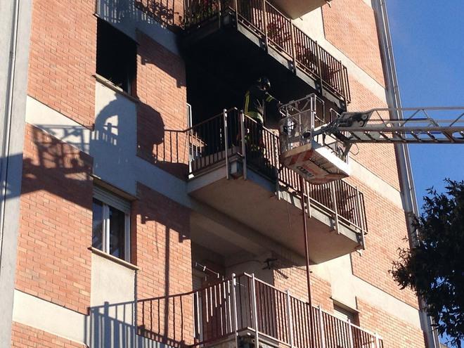 Si addormenta con la sigaretta accesa e prende fuoco la casa, paura a Nuoro 