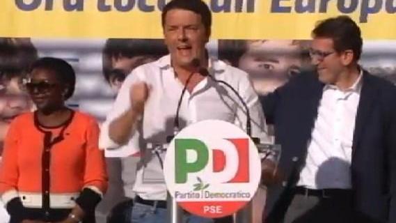 Matteo Renzi in piazza I comitati fischiano e lui replica "Chi fischia non ha idee" RIVEDI - LIVETWITTER - FOTO/1 - FOTO/2 - FOTO/3