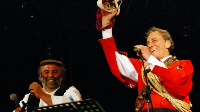 «Noi con Vecchioni per immaginare un mondo migliore»