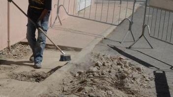 A Torregrande cura di bellezza per i marciapiedi