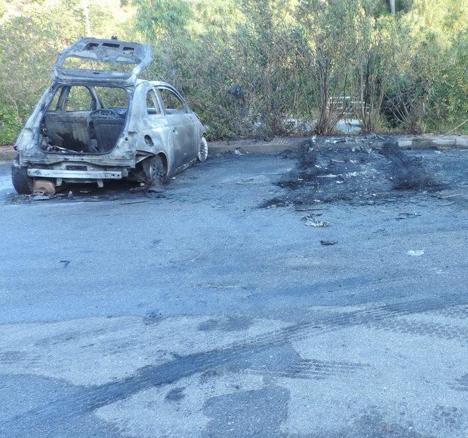 Arbatax, paura nella notte in fiamme tre auto di turisti 