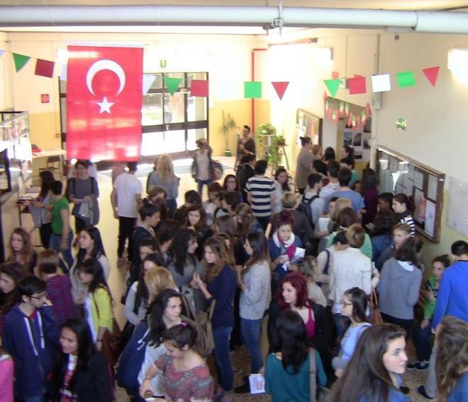 Il liceo Sigonio fa festa nel segno dell’Europa 