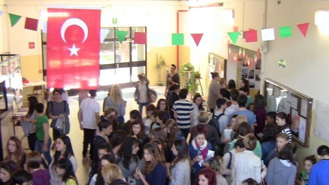 Il liceo Sigonio fa festa nel segno dell’Europa