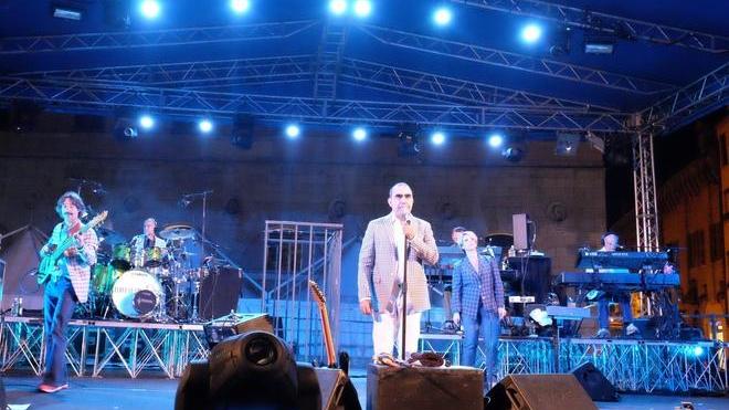 Elio sta “in tema”: quel concorso molto bello ma truccato