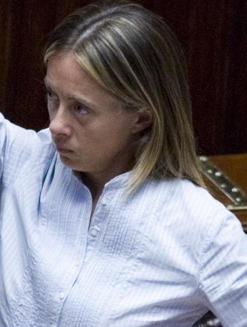 Elezioni, sfida a distanza tra Meloni e il ministro 