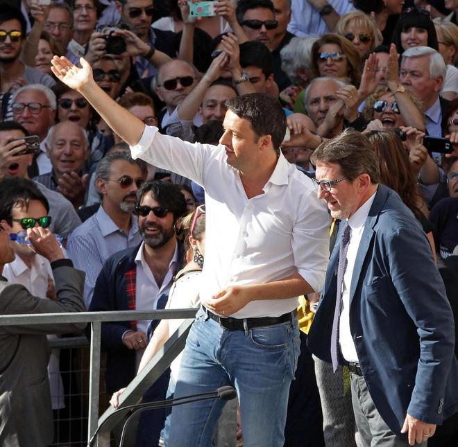 Renzi mattatore in piazza Grande «I fischi li fa chi non ha idee»   - LIVETWITTER - RIVEDI IL COMIZIO - VIDEO/1 - VIDEO/2 - VIDEO/3 