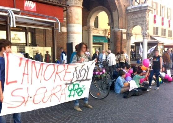 Ragazzi gay in piazza «Ferrara, noi esistiamo» 