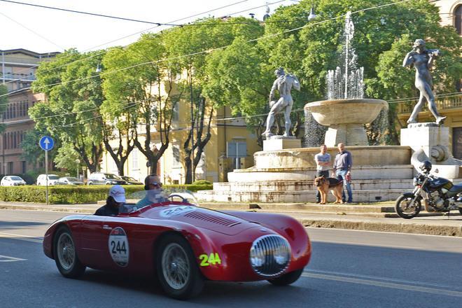 Mille Miglia per mattinieri a Modena - FOTO/1 - FOTO/2 - FOTO/3 - FOTO/4 - VIDEO 
