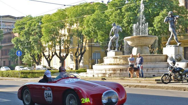 Mille Miglia per mattinieri a Modena - FOTO/1 - FOTO/2 - FOTO/3 - FOTO/4 - VIDEO