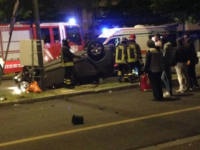 Carambola all’incrocio, tre feriti 