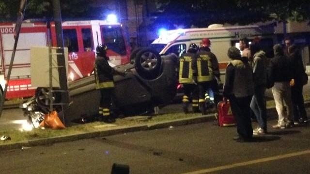 Carambola all’incrocio, tre feriti