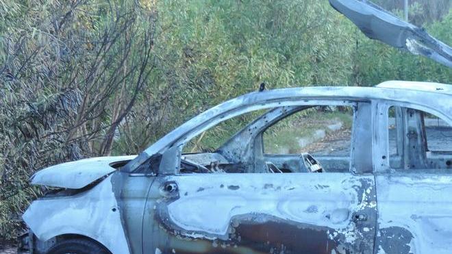 Auto in fiamme e bombe, c’è paura fra i cittadini