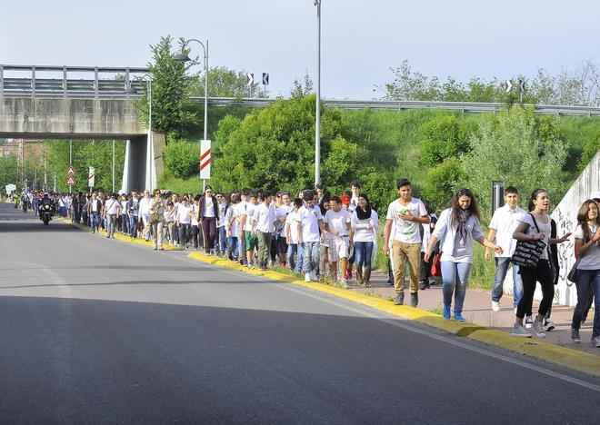 Oltre seicento ragazzi in marcia all’ex campo di Fossoli