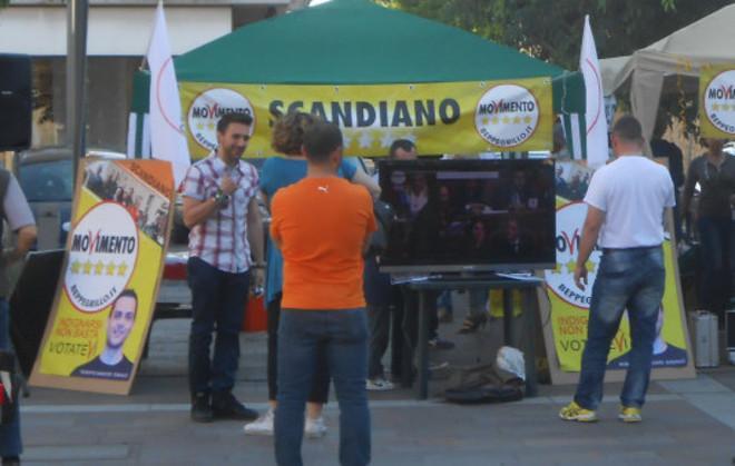Elezioni, guerra di manifesti e assemblee 