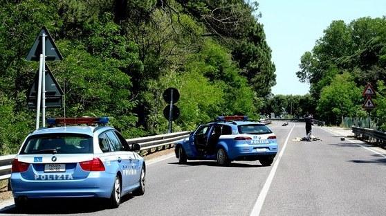 Perde il controllo della moto e muore 