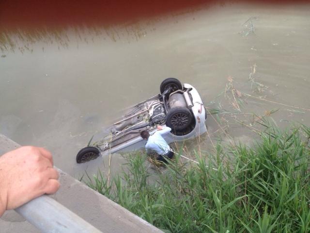 Finisce nel canale, muore a 22 anni 