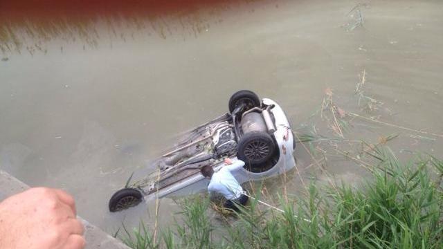Finisce nel canale, muore a 22 anni