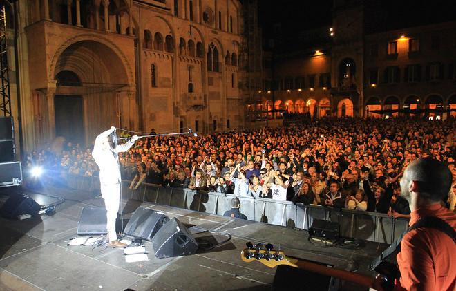 Ore piccole in piazza con Giuliano Palma - VIDEO - FOTO
