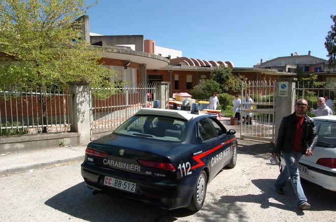 Vandali scatenati dentro l’asilo, nella piccola mensa lasciano anche escrementi 