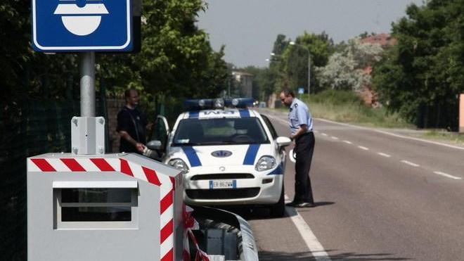 Autovelox, dubbi sulla legittimità Migliaia di multe sono in bilico - VIDEO