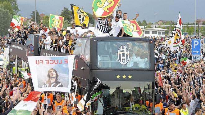 Sul trionfo bianconero la macchia degli ultrà