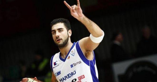 Aradori il re di un caldo palazzetto