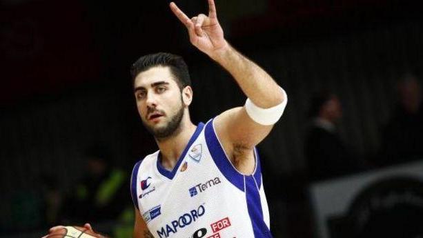 Aradori il re di un caldo palazzetto