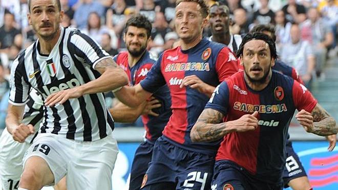 Il Cagliari assiste alla festa Juve