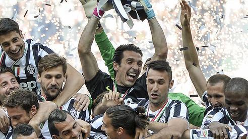 La Juventus dei record macina anche il Cagliari