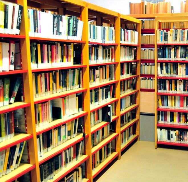 Alghero, senzatetto occupano il palazzo dell’ex tribunale 