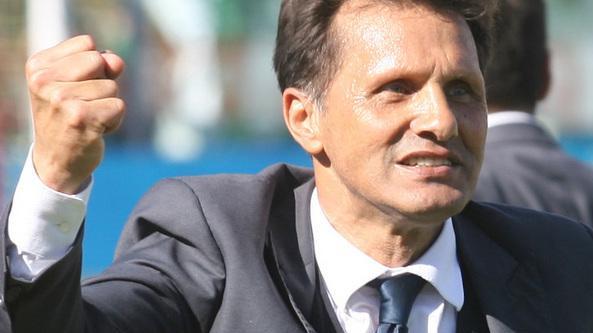 Il cambio di strategia: dallo champagne alle punture di cianuro