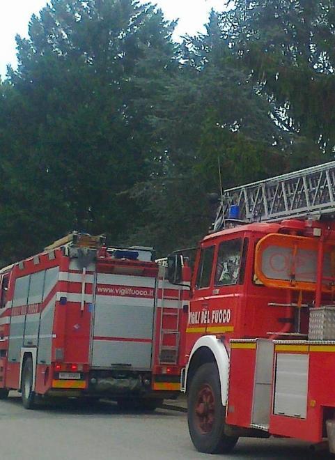 Le fiamme avvolgono il vecchio mulino