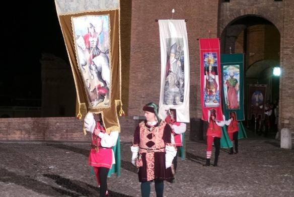 Corte ducale e contrade regalano uno spettacolo unico