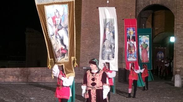 Corte ducale e contrade regalano uno spettacolo unico