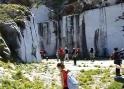 «Salviamo le Apuane», i No Cav “occupano” il monte Carchio 