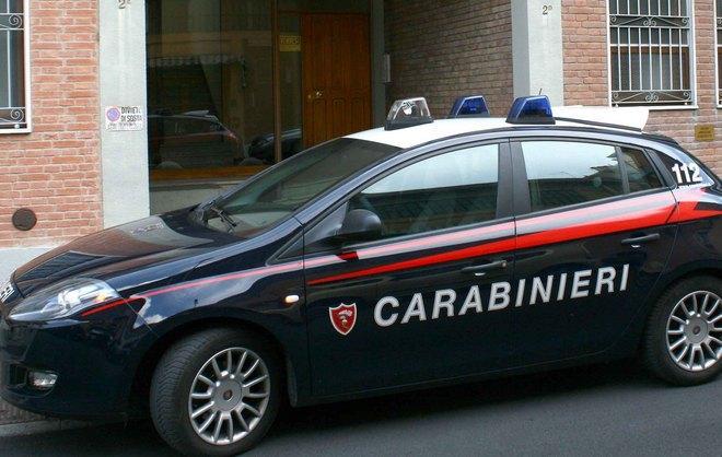 «Forse i soldi sono falsi» E derubano due anziani 