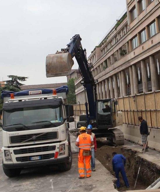 Ripartono gli scavi, tranciati i cavi di Iren 