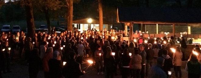 Centinaia di cittadini sfilano contro la discarica 