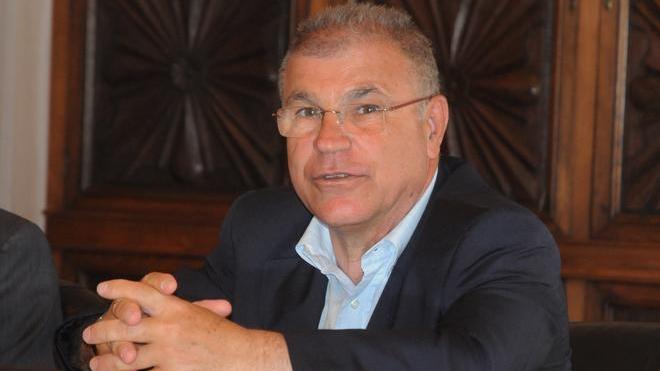 Oristano, il sindaco Guido Tendas resta al suo posto