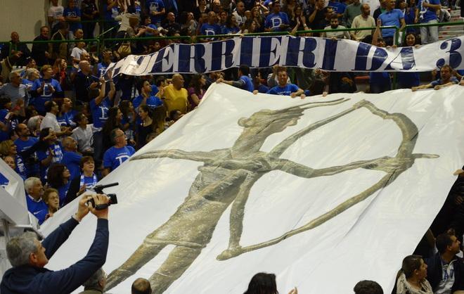 Avanti con il bronzetto nuragico portafortuna 