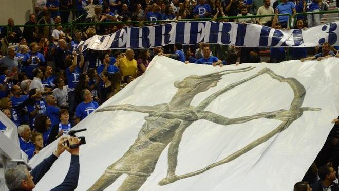 Avanti con il bronzetto nuragico portafortuna