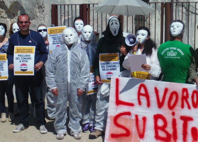 I precari del Comune: «Ora basta»