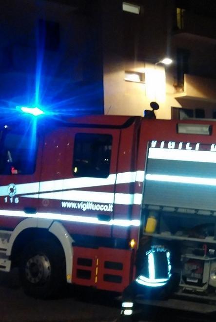 Principio di incendio, paura in via Prati