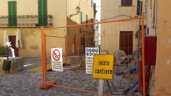 A Castelsardo è rivolta: «Lavori in centro infiniti»