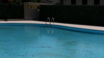 Riapre la piscina comunale, i bambini non pagano