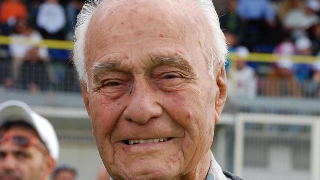 Una maglia bianca per l’addio a Palleddu