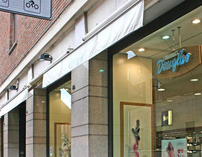 Furti sventati in profumeria Denunciate due persone 