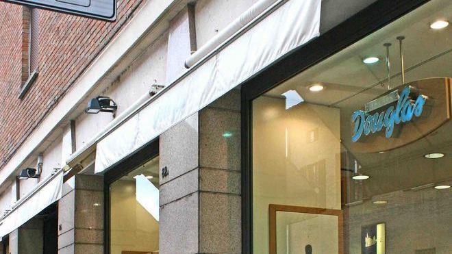 Furti sventati in profumeria Denunciate due persone