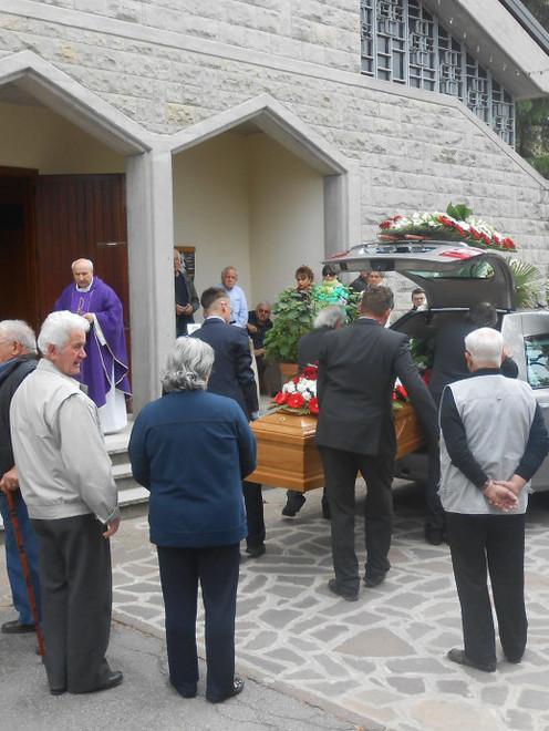 L’addio del paese a Enos Valcavi 